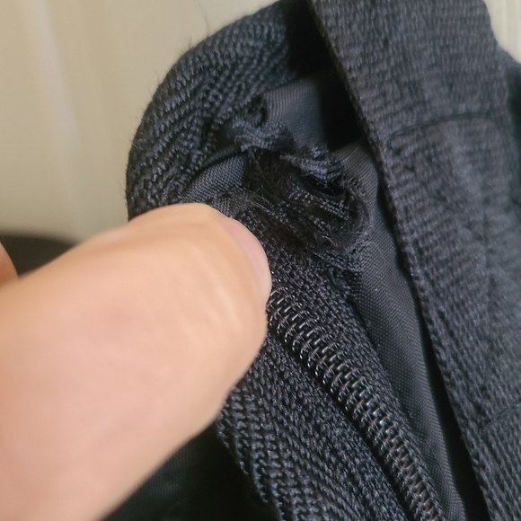 vintage 1980s lesportsac every day crossbody bag black made in USA - Picture 7 of 7